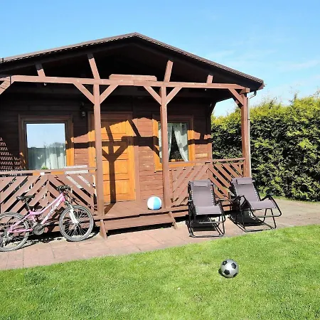 Casa de Férias Cozy For 4 People, 600m From The Lake, Kołczewo